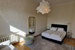 1 quarto, escrivaninha, ferros/tábuas de passar roupa, Wi-Fi de cortesia