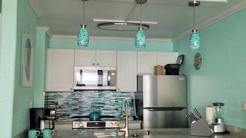 Micro-ondes, four, plaque de cuisson, lave-vaisselle