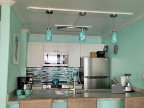 Micro-ondes, four, plaque de cuisson, lave-vaisselle