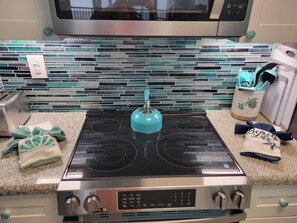 Mikrowelle, Ofen, Herdplatte, Geschirrspüler