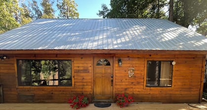 Bass lake charming cabin with AC, WiFi