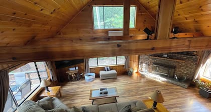 Bass lake charming cabin with AC, WiFi
