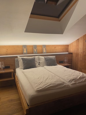 1 bedroom, travel cot, free WiFi, bed sheets