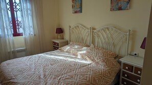 2 室のベッドルーム、アイロン / アイロン台、インターネット、ベッドシーツ