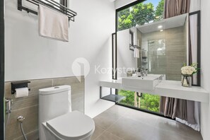 Ducha, artículos de tocador gratuitos, secador de pelo, bidet