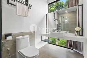 Ducha, artículos de tocador gratuitos, secador de pelo, bidet