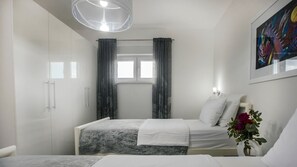 5 bedrooms, iron/ironing board, free WiFi, bed sheets