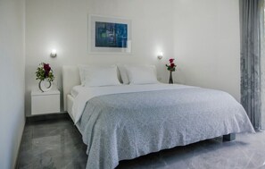 5 bedrooms, iron/ironing board, free WiFi, bed sheets