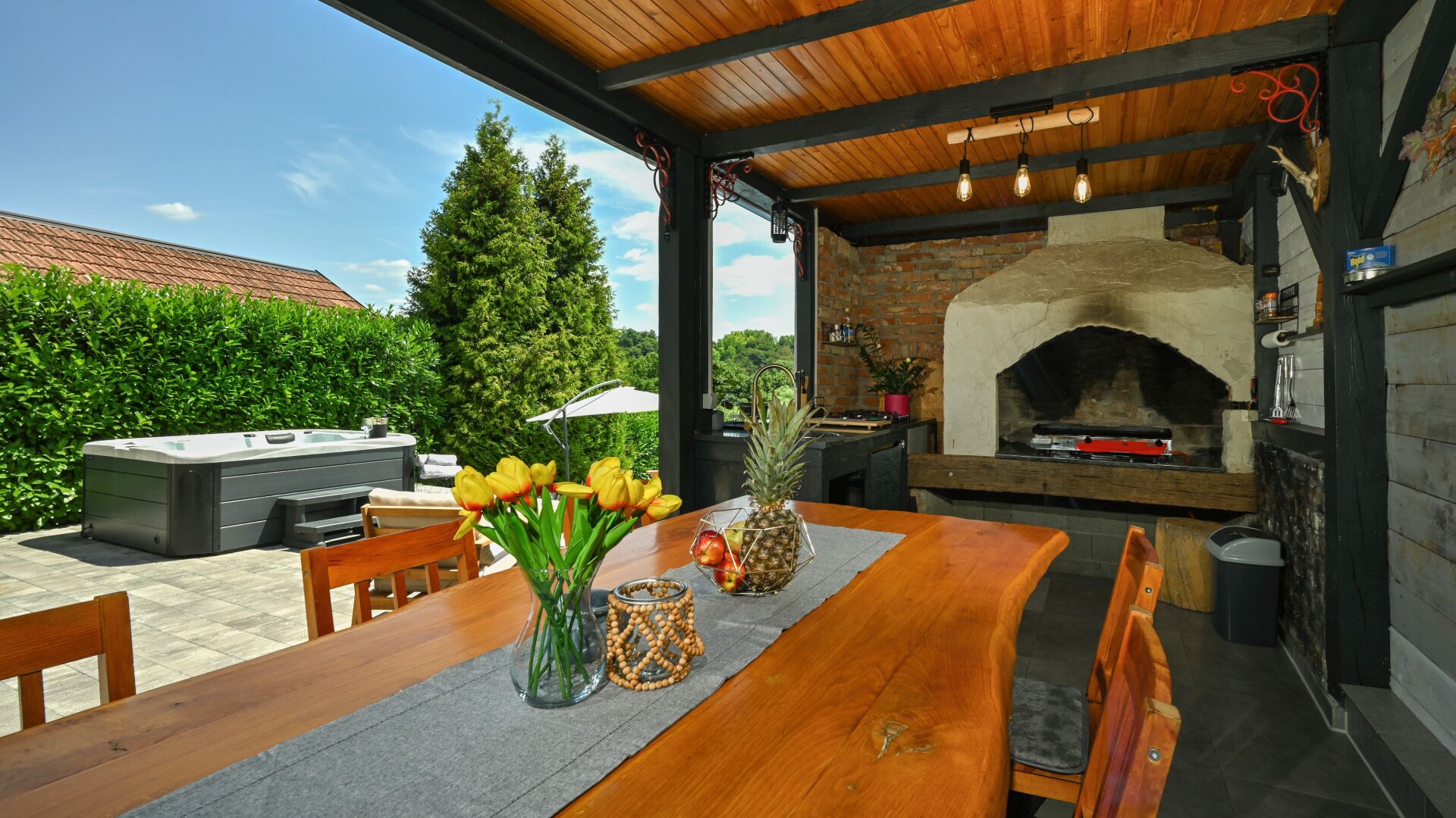 Outdoor dining