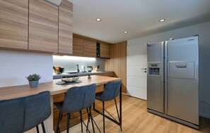 Kühlschrank, Mikrowelle, Ofen, Geschirrspüler