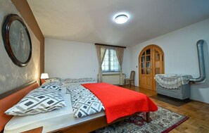 3 bedrooms, iron/ironing board, free WiFi, bed sheets