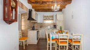 Refrigerador, horno, lavavajillas y cafetera y tetera 