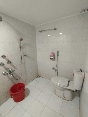 Deluxe Double Room, Mountain View | Bathroom | Free toiletries, towels, soap, shampoo - Maraying Thong Eco Resort (Alikadam)