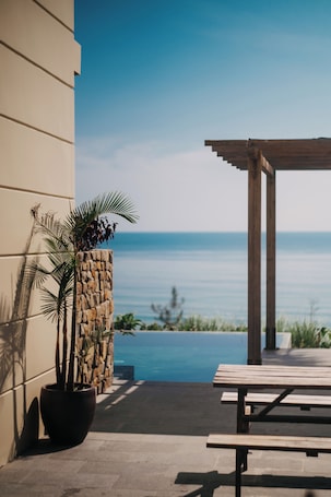 Exterior. A STAY IN CICI