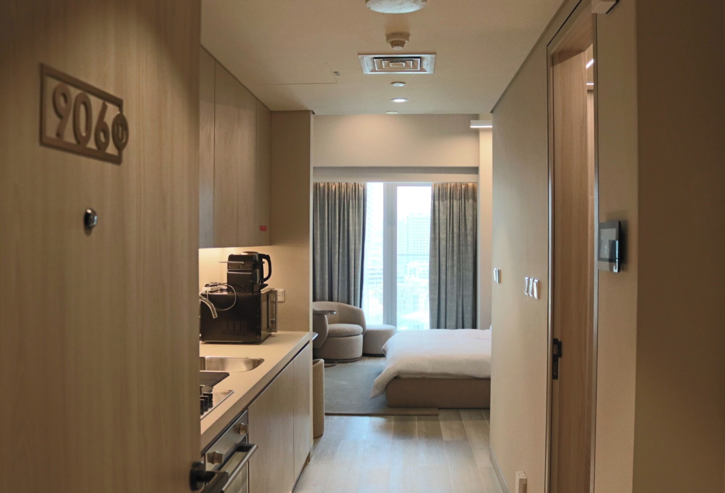 Businesshuoneisto | Tallelokero huoneessa, silitysrauta/-lauta, ilmainen Wi-Fi