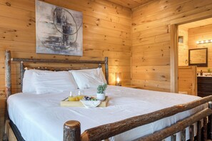 4 bedrooms, free WiFi, bed sheets, wheelchair access - Lion's Landing | Sleeps 18 | Hot Tub, Game Room, Views | Near Pigeon Forge (Sevierville)