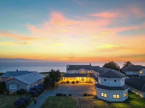 Seacliff Haven | Waterfront Luxury, Stunning Views & Game Room