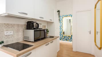 Apartment, City View | Private kitchen