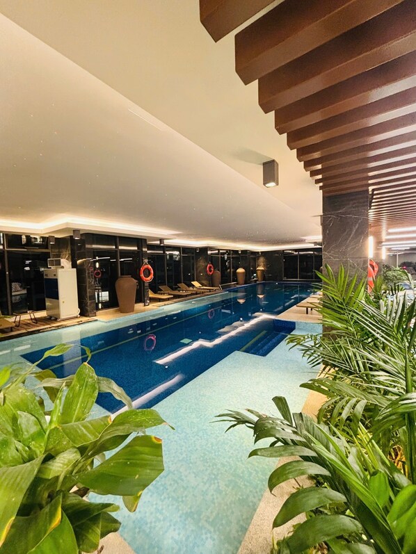 Indoor pool - Lake View Homestay Masteri Oceanpark (Hanoi)