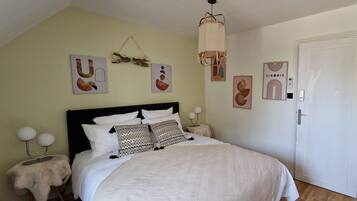 Deluxe tweepersoonskamer, terras, uitzicht op tuin | Luxe beddengoed, Select Comfort-bedden, individueel gedecoreerd