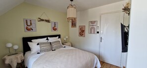 Kamar Double Deluks, patio, pemandangan kebun | Seprai premium, tempat tidur Select Comfort, dan didekorasi berbeda-beda