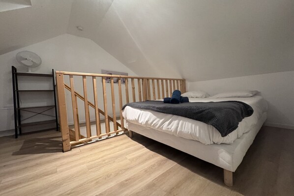 1 bedroom, iron/ironing board, internet