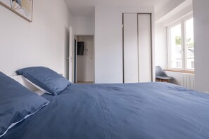 2 chambres, fer et planche à repasser