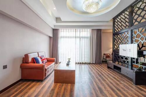 Business Studio Suite | Blackout drapes, free WiFi
