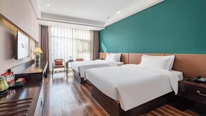 A hotel room with two beds, a desk with a lamp, a chair, and a view of the outdoors. - Le Peng hotel (Tianjin)