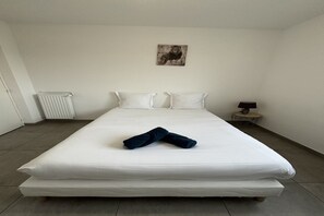 3 bedrooms, iron/ironing board, internet