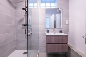 Een douche, een haardroger