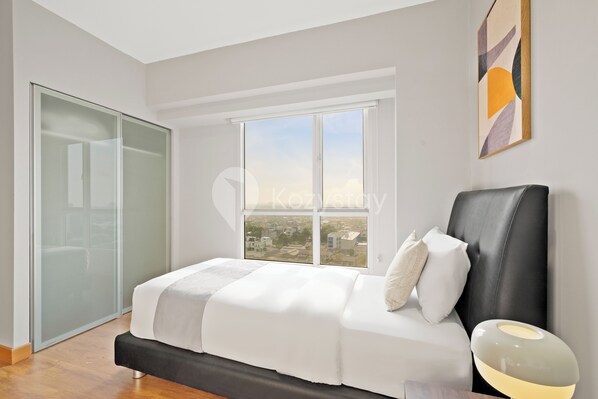 Iron/ironing board, free WiFi