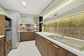 Apartment, 2 Bedrooms, City View | Private kitchen