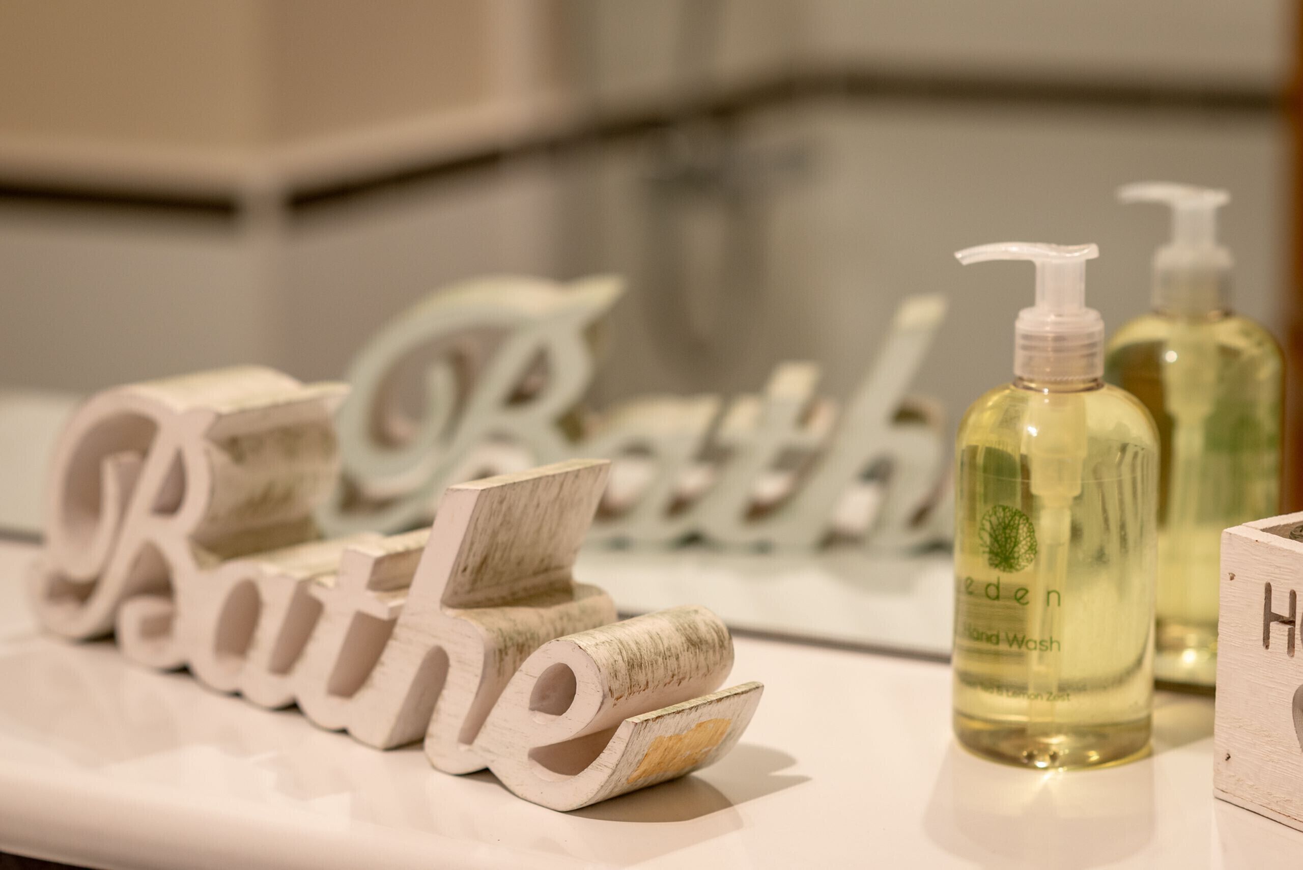 Bathroom amenities