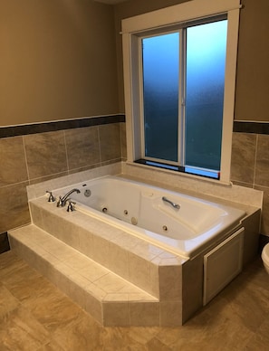Shower, jetted tub, hair dryer, towels