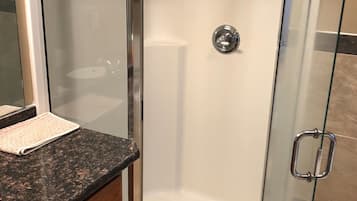 Shower, jetted bath, hair dryer, towels