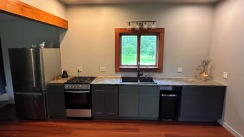 KylskÄp, mikrovÄgsugn, ugn och spishÀll