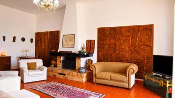 Familienvilla, 3 Schlafzimmer, Kamin (Dimora San Pancrazio - Villa with) | Wohnbereich