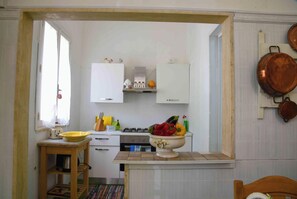 Családi villa, több hálószobával (Dimora San Pancrazio) | Privát konyha | Hűtőszekrény, sütő, főzőlap és kávé-/teafőző