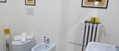 Family Villa, Multiple Bedrooms (Dimora San Pancrazio) | Bathroom | Shower, bidet, towels, soap