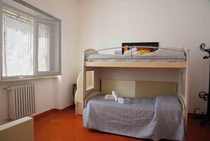 3 bedrooms, free WiFi, bed sheets