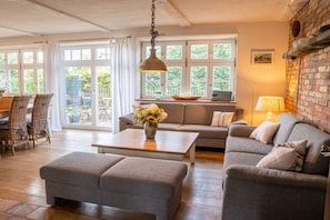 TV, fireplace, DVD player, stereo
