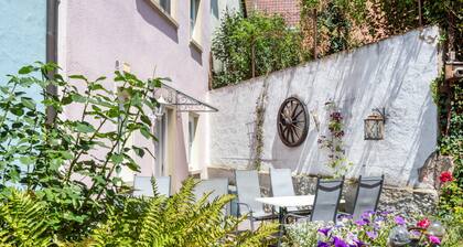 Room 'Lutz - Zimmer 1' with Shared Terrace, Shared Garden and Wi-Fi