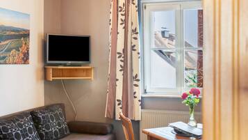 TV, mesa de pingue-pongue