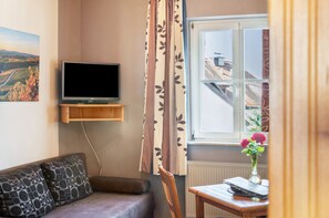 Televisión, mesa de ping pong