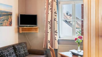 Fernseher, Tischtennisplatte