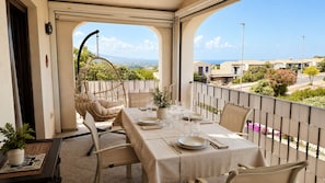 Outdoor dining - Sea View Villa with Pool and Panoramic Terrace in Badesi Sardinia (Badesi)