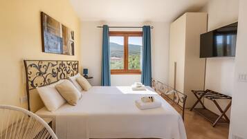 3 chambres, coffres-forts dans les chambres, bureau