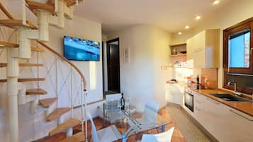 Frigorifero, forno, piano cottura, lavastoviglie