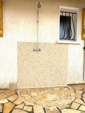 Exterior detail - Villa Élégance, Pool, Garden, Wifi, Terrace (Fabrègues)